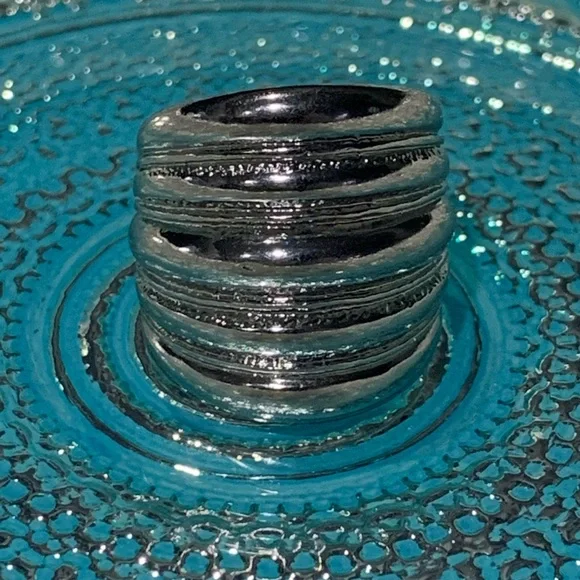 Silver Ring - Picture 3 of 12